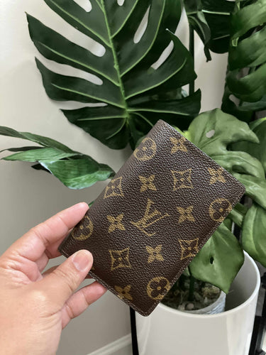 LV Mono Passport